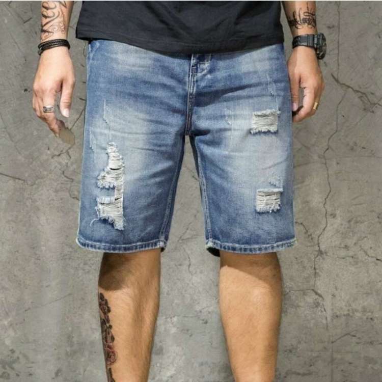 Calça jeans reta rasgado desfiado