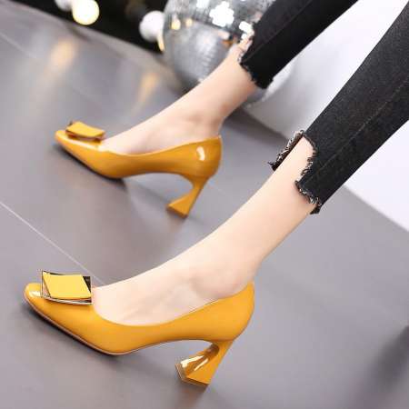 Sapato Feminino Dourado Elegante com Salto Alto Cores Prateado